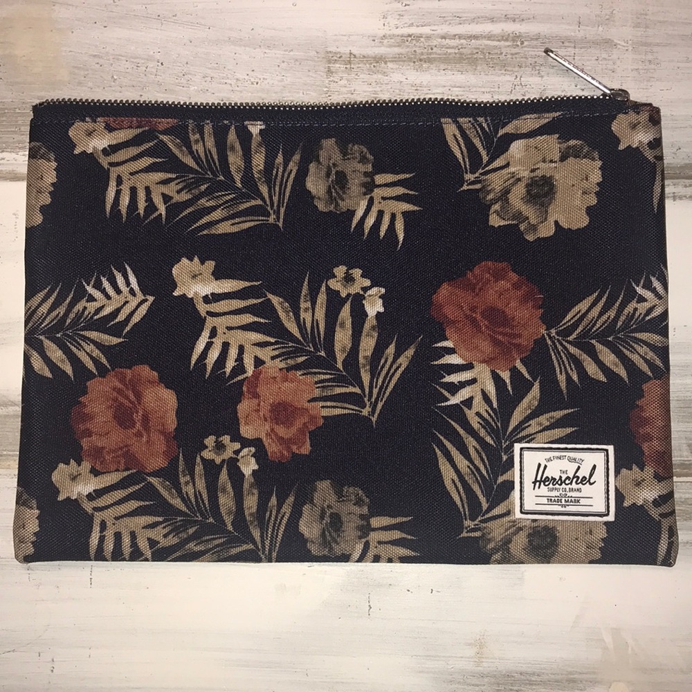 Nwot {Herschel} Clutch